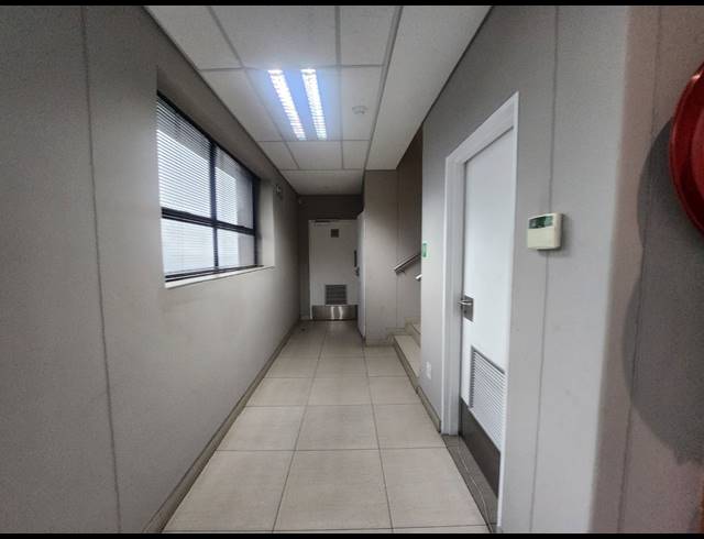 8,470M² WAREHOUSE TO LET IN LINBRO PARK